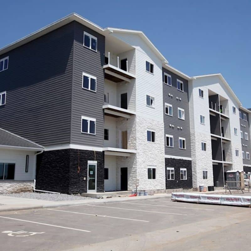 apartment complex pressure washing