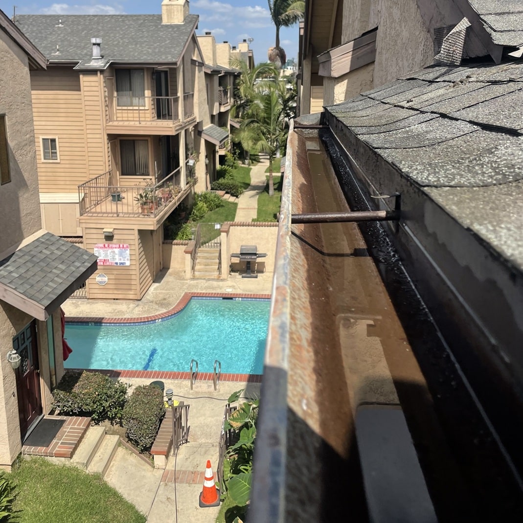 gutter cleaning in los angeles ca